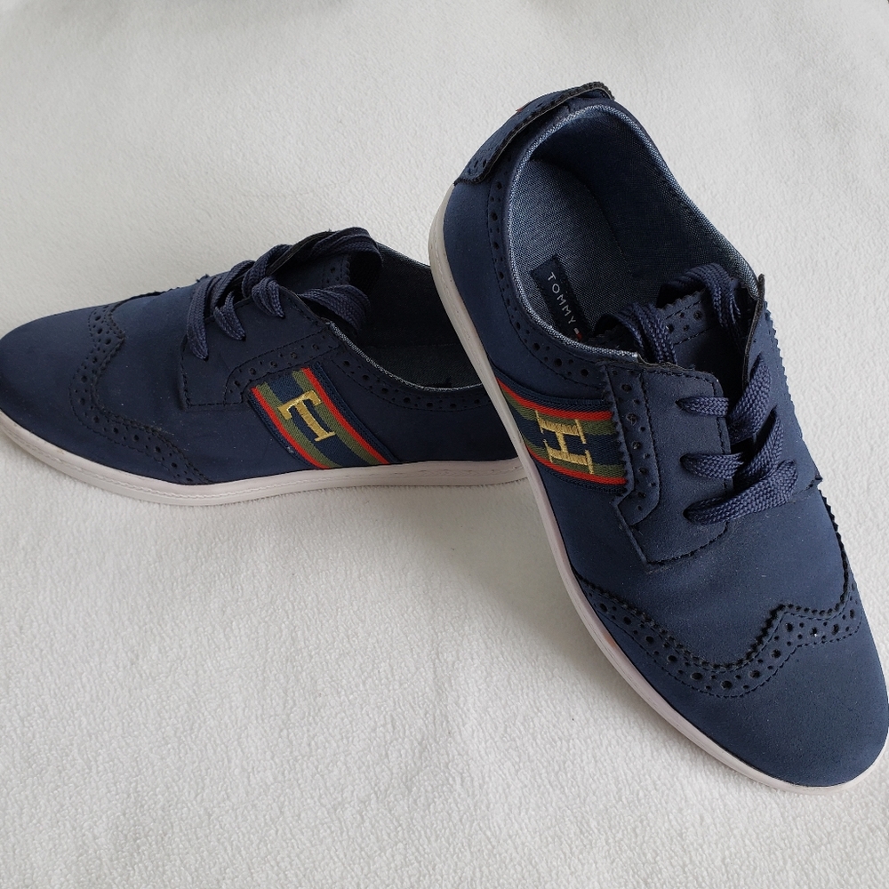 Tommy Hilfiger women's blue suede wingtip sneakers